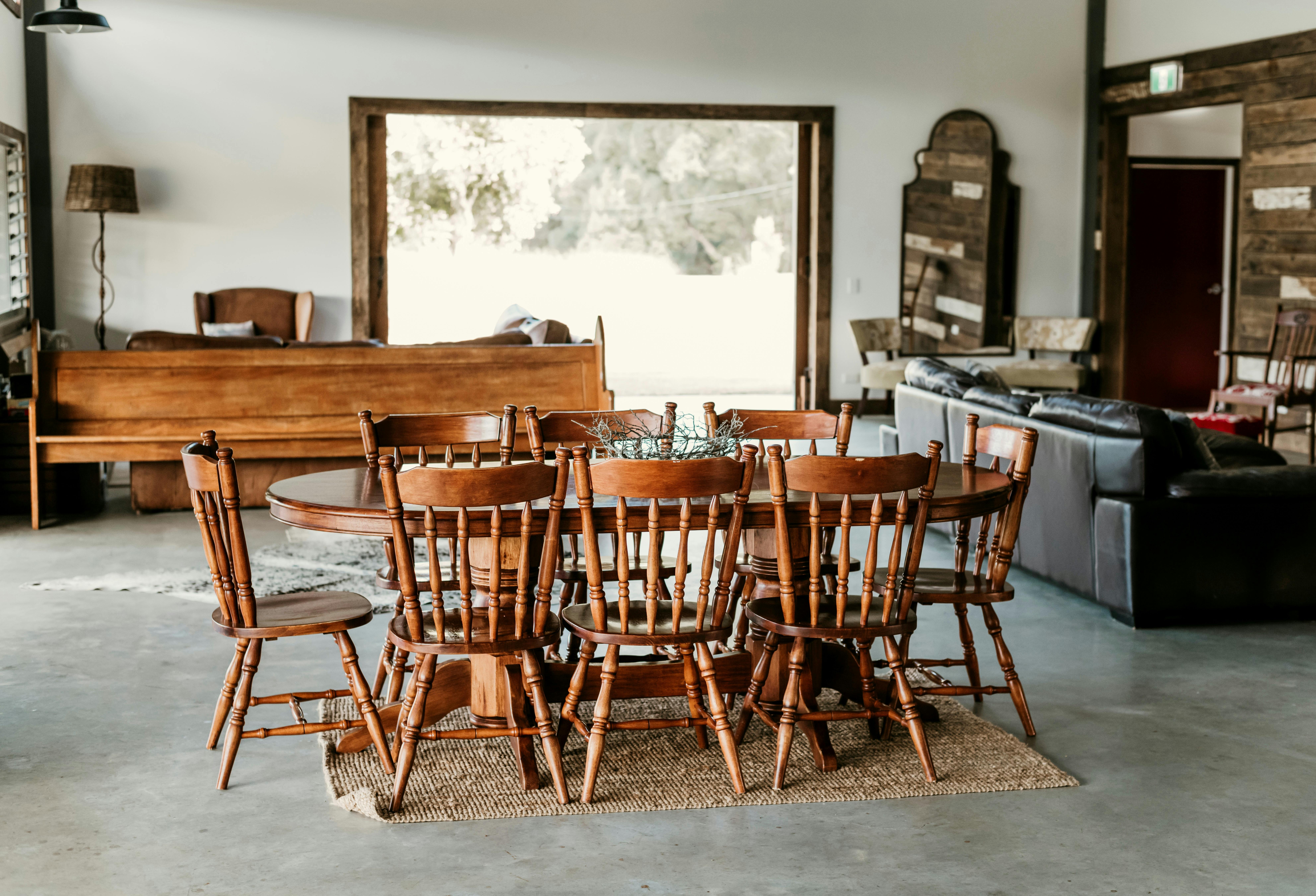 Woolshed lounge dining