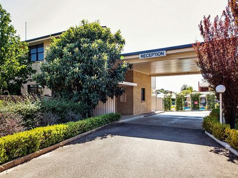 Country Gardens Motel