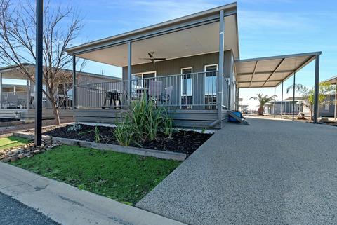Deluxe 2 Bedroom Cabin - Sleeps 4