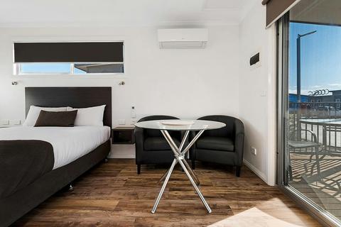 Superior Studio Cabin - Sleeps 2