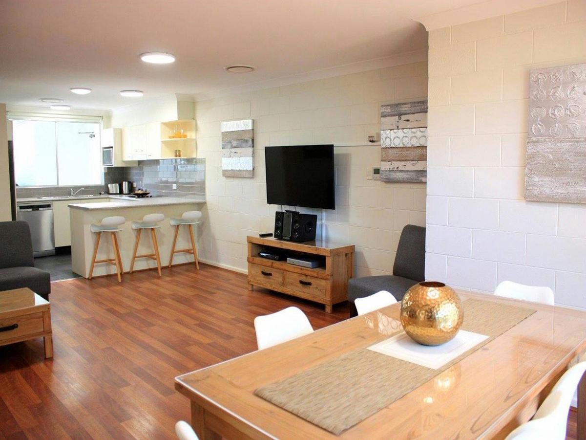 Kitchen Dining  Room -  The Surf House