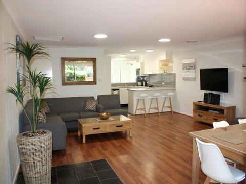Lounge Dining  Room -  The Surf House