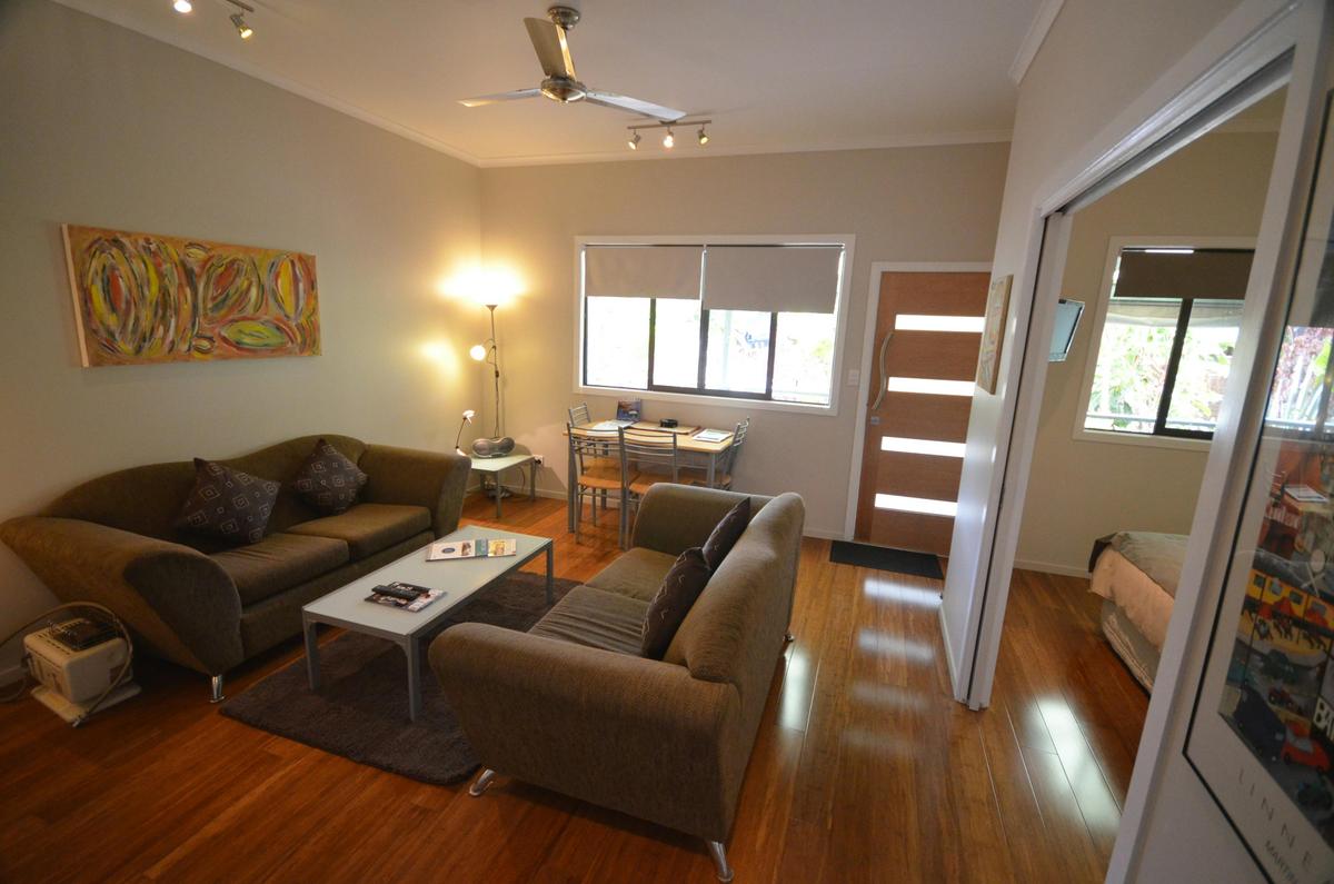 Cable TV, Hardwood Floors, Wi-Fi, Modern and Trendy