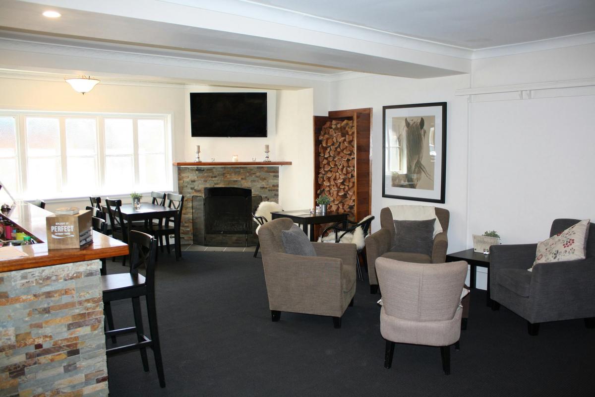 Wine Bar and Coffee Lounge