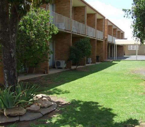 Court Street Motel