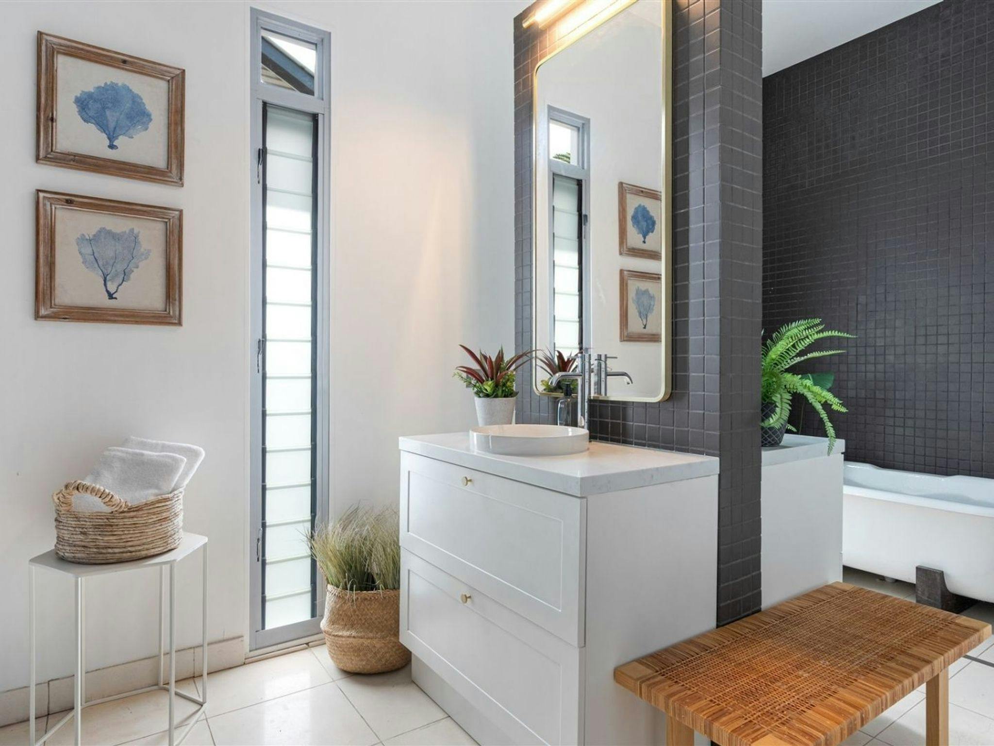 Fletchers Lane Retreat | Bathroom 1 | Bathtub