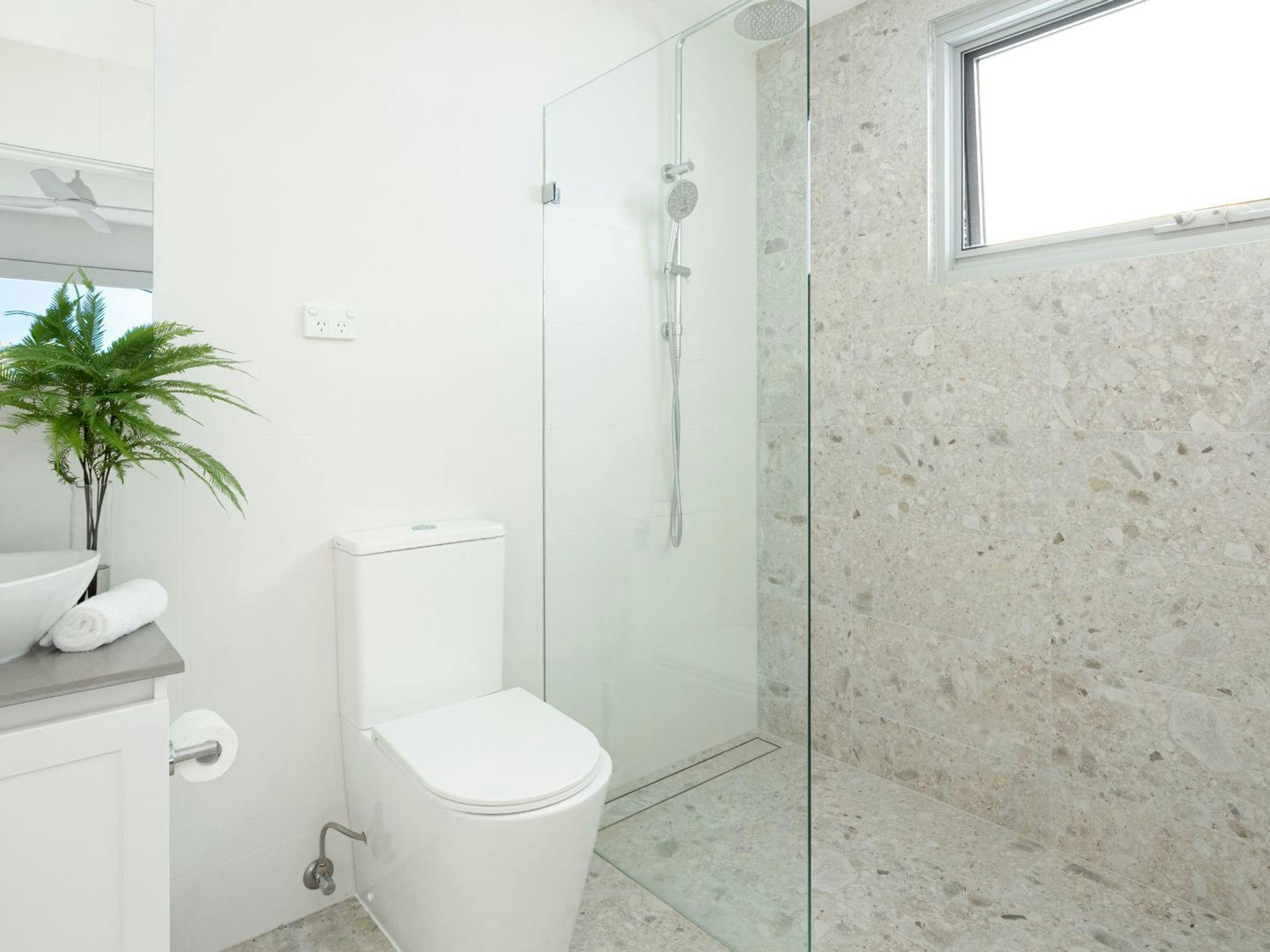 Elliniko | Stylish Modern Bathroom