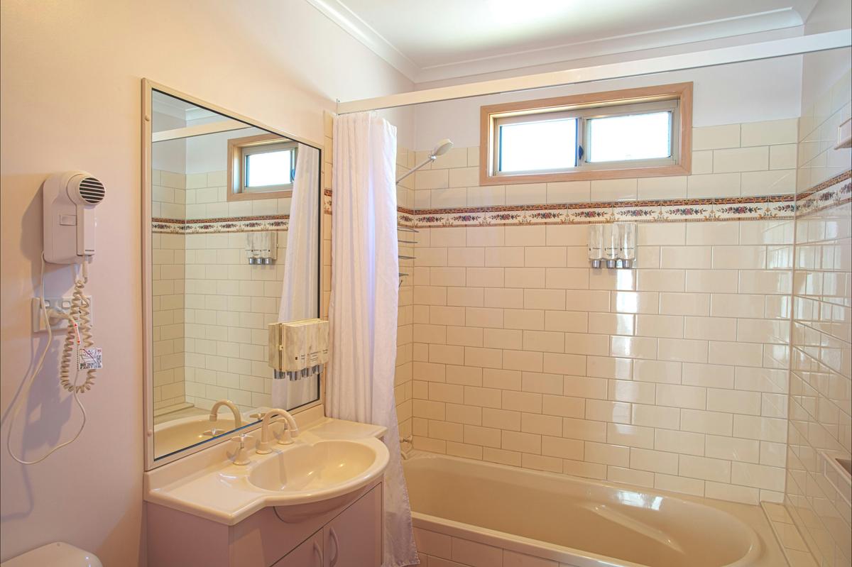 Superior Two Bedroom Spa Cabin - Sleeps Five