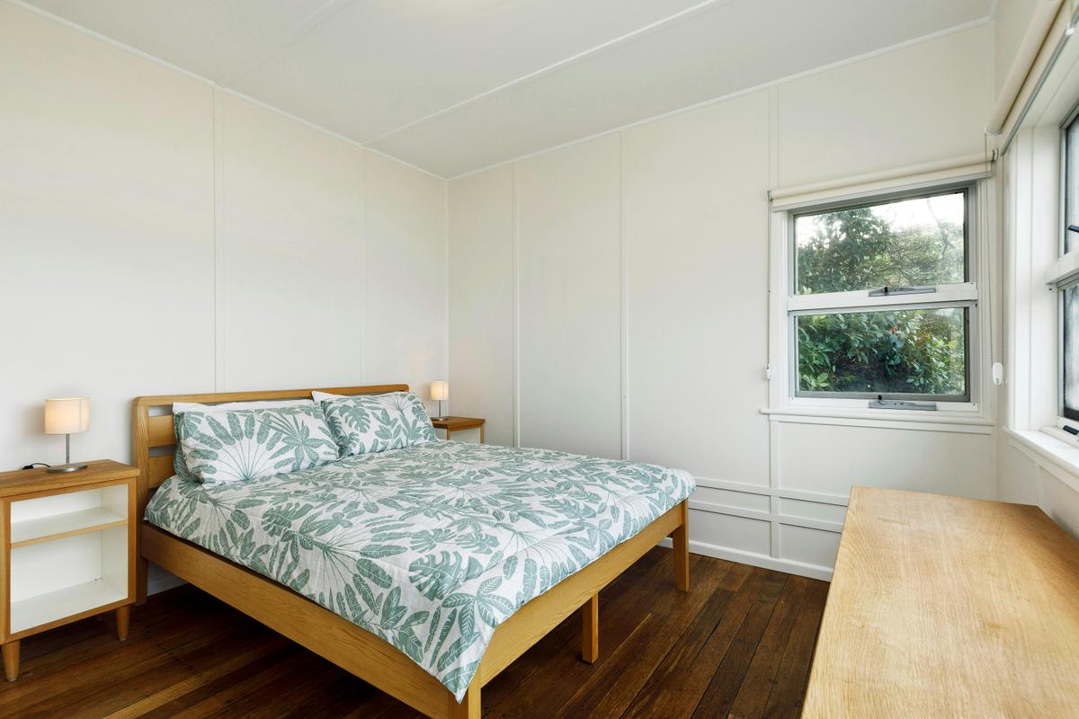 Currawong Beach Cottages - Bedroom