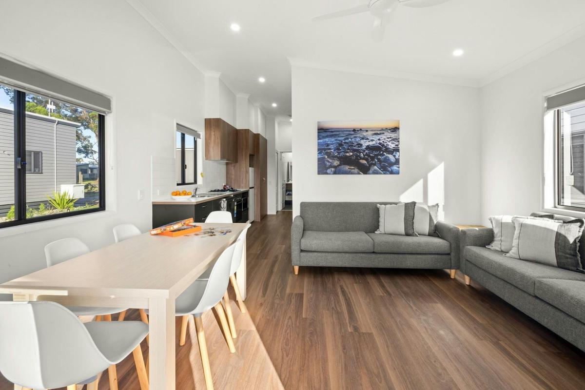 Deluxe 2 Bedroom Cabin - Sleeps 6