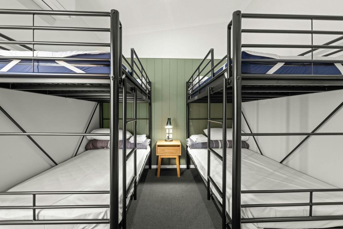 Deluxe 2 Bedroom Cabin - Sleeps 6