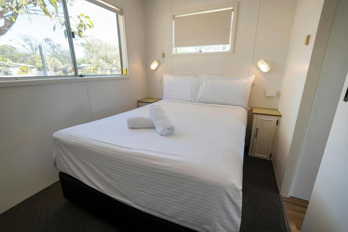 Five Person Economy Cabin