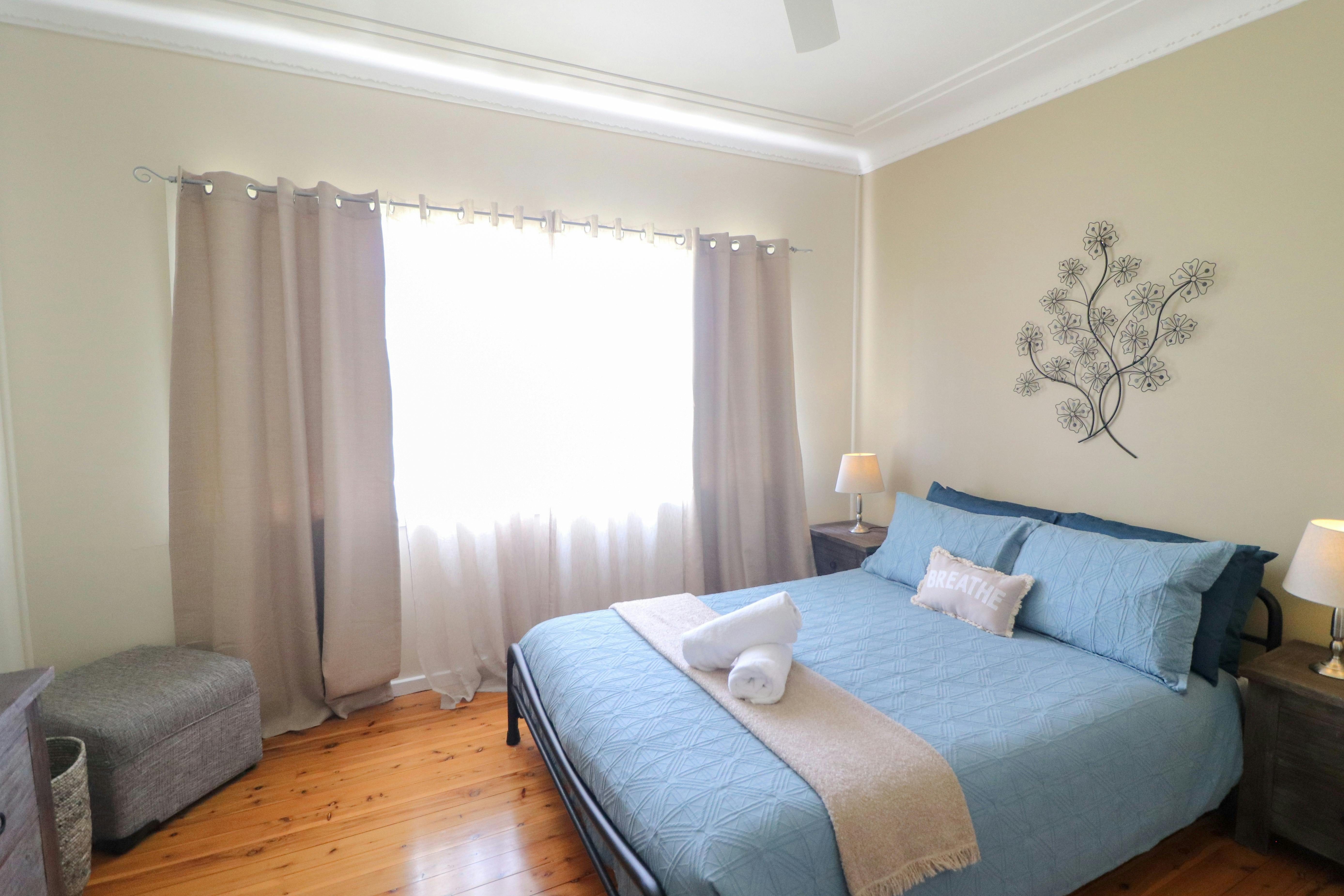 Bedroom with Queen bed