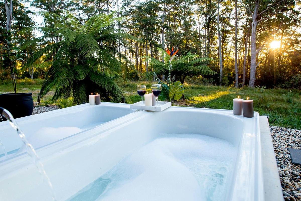 Twin outdoor mineralised baths