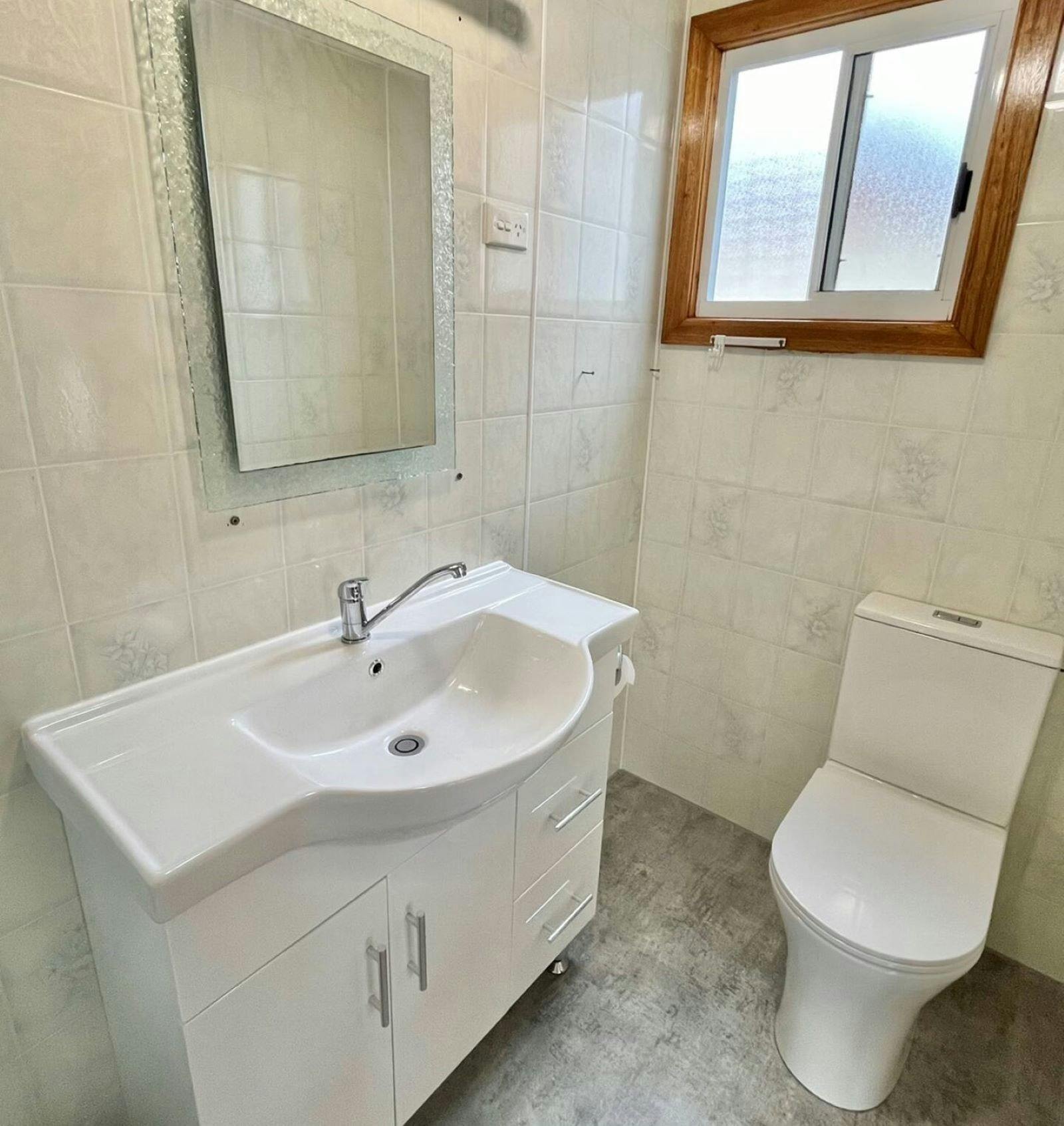 Garden Studio Stay - Airbnb- Bathroom