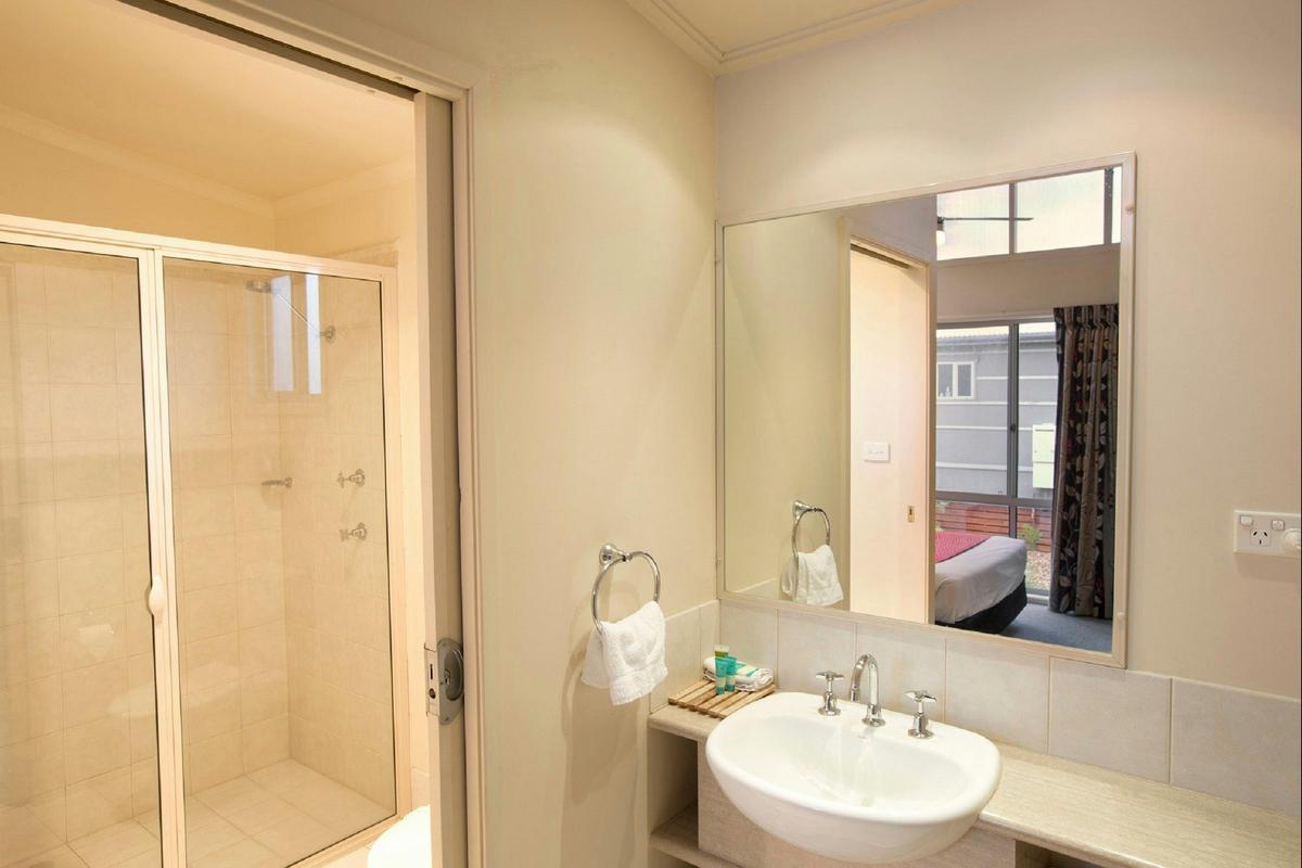 Discovery Parks - Gerroa - Deluxe Riverside Villa