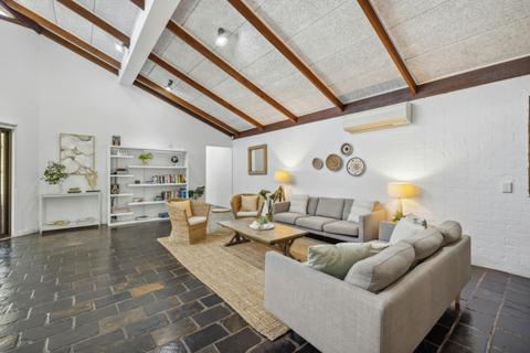 Diggers Beach Surf House