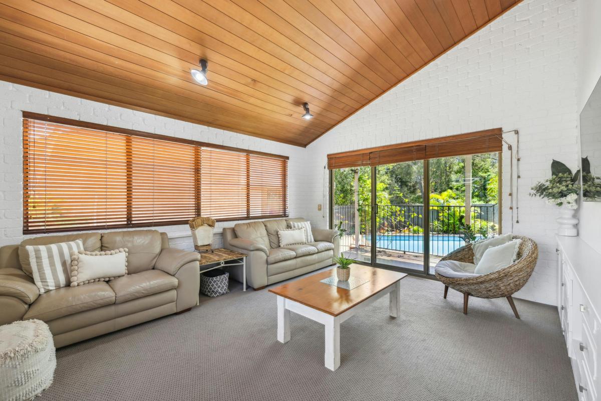 Lounge to Pool