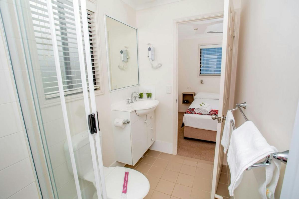Deluxe Two Bedroom Access Cabin