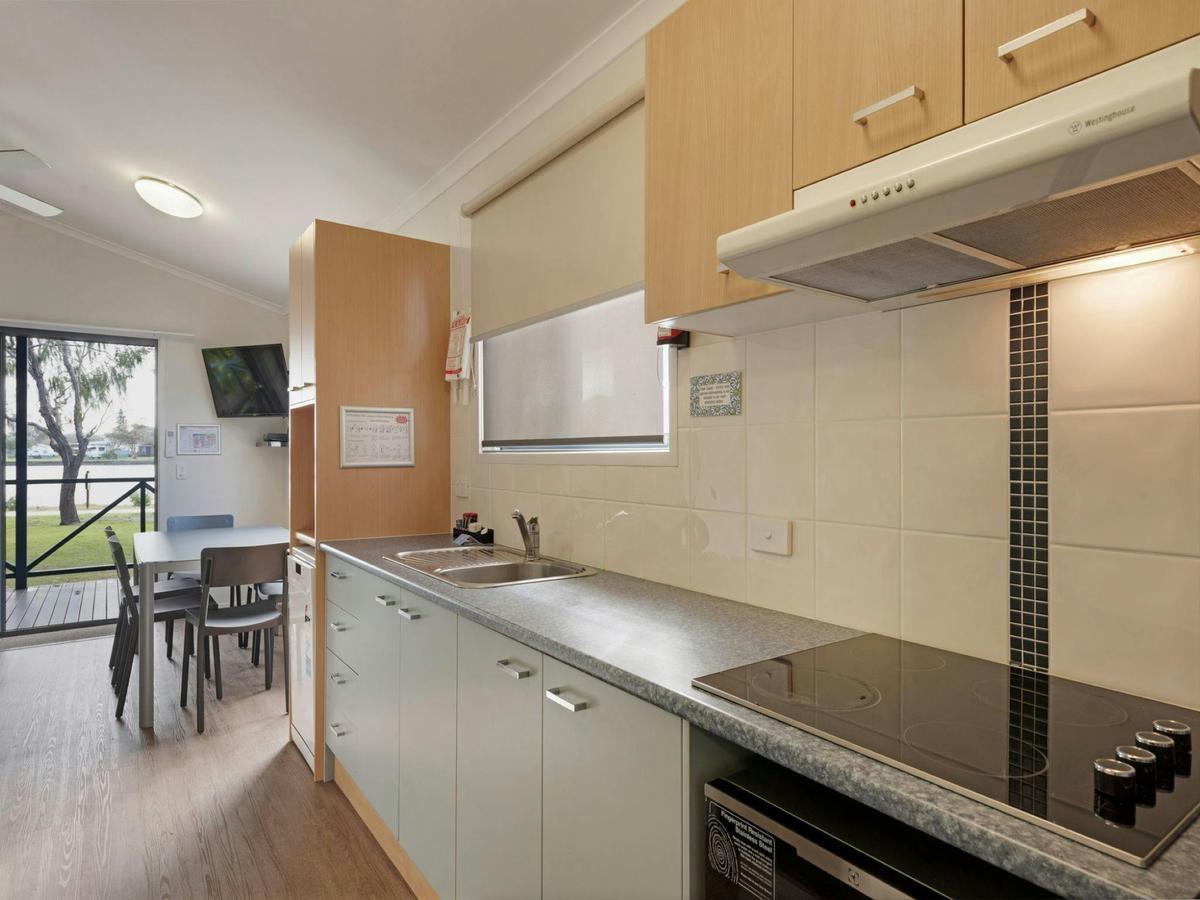 Deluxe Three Bedroom Waterview Cabin