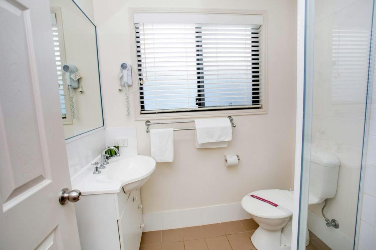 Deluxe Two Bedroom Access Cabin