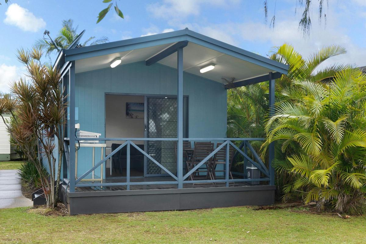 Deluxe Three Bedroom Waterview Cabin