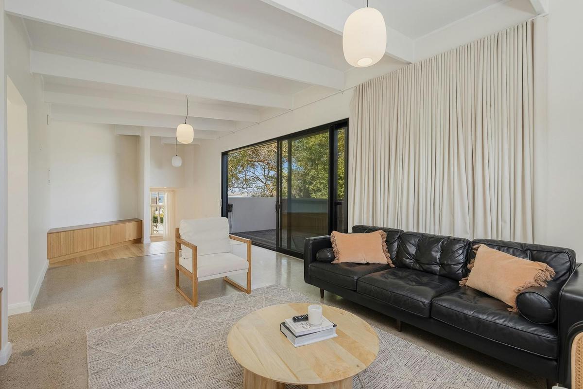 Second lounge room