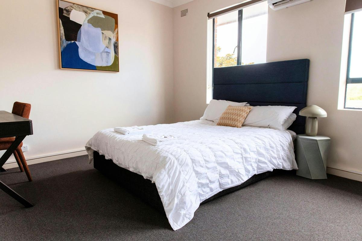 Figtree Hotel Wollongong - Queen Room, Ensuite