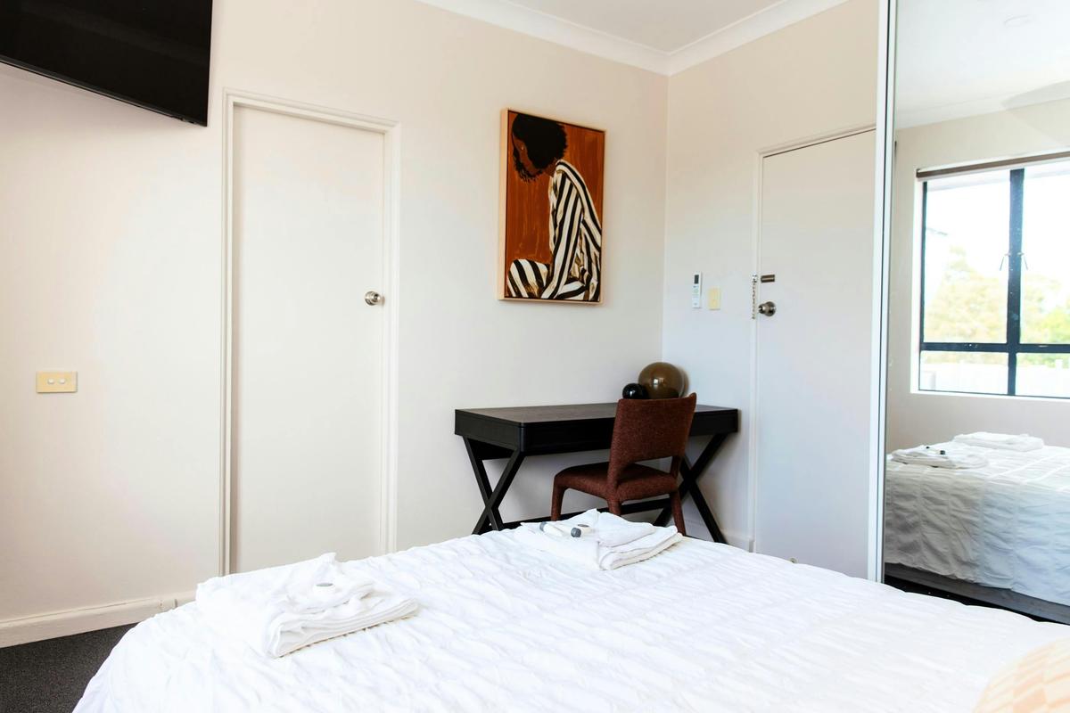 Figtree Hotel Wollongong - Queen Room, Ensuite
