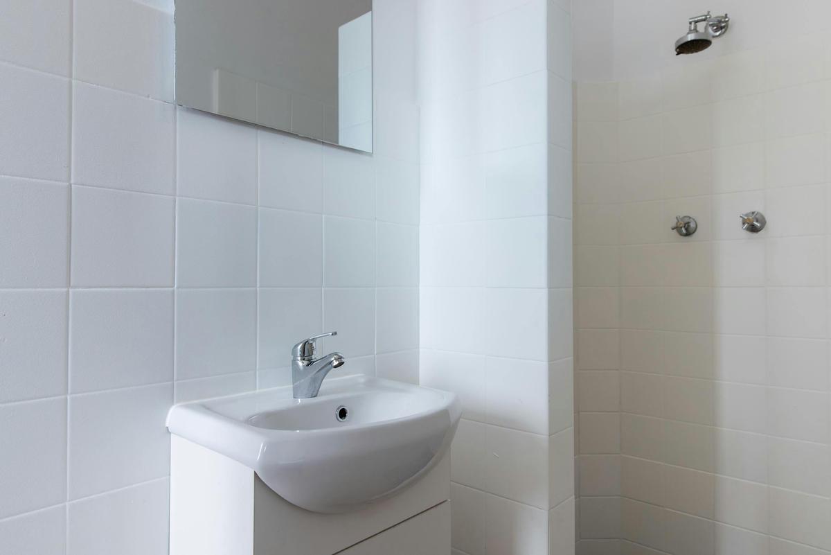 Figtree Hotel Wollongong - Single Room, Ensuite - Bathroom
