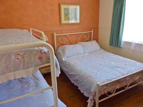 Lorikeet second bedroom