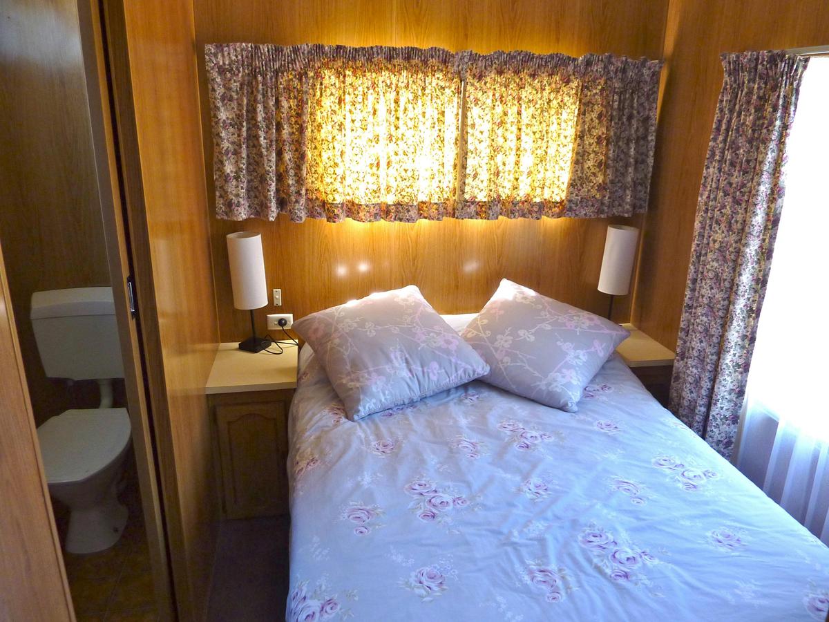 Dolphin main bedroom - double bed