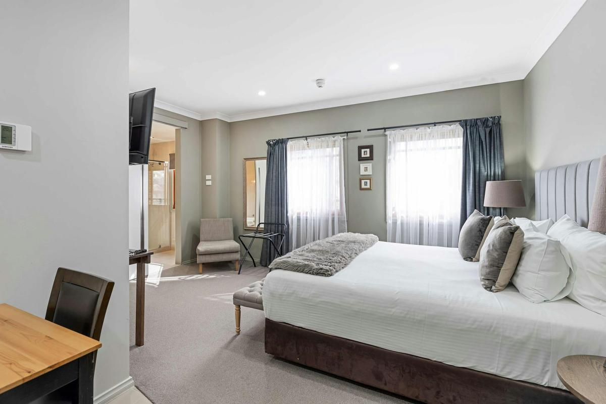 de Russie Boutique Hotel Orange - King Suite - Bedroom