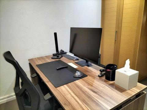 de Russie Boutique Hotel Orange - One Bedroom Suite, Private Study - Study Area