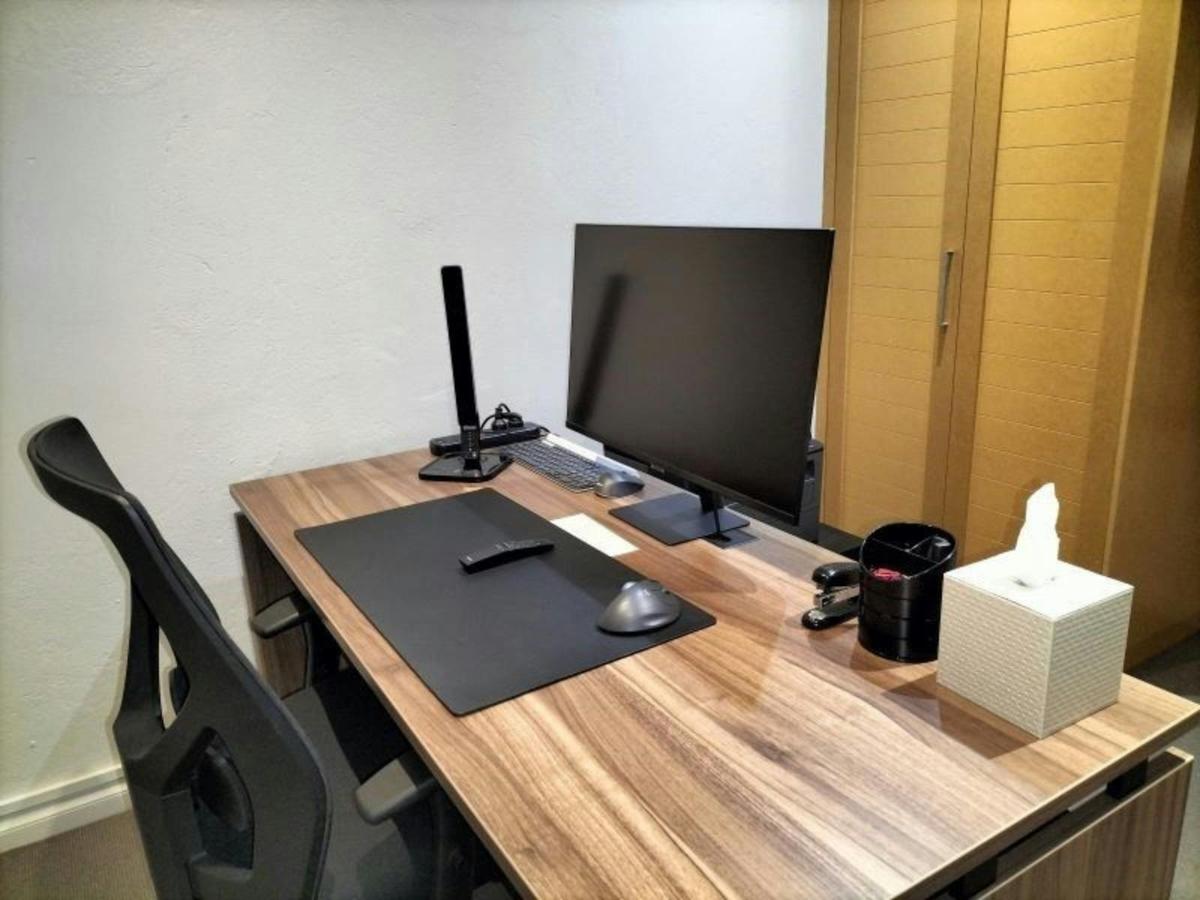 de Russie Boutique Hotel Orange - One Bedroom Suite, Private Study - Study Area