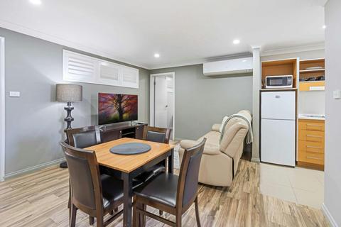 de Russie Boutique Hotel Orange - Three Bedroom Suite - Dining/Living Area