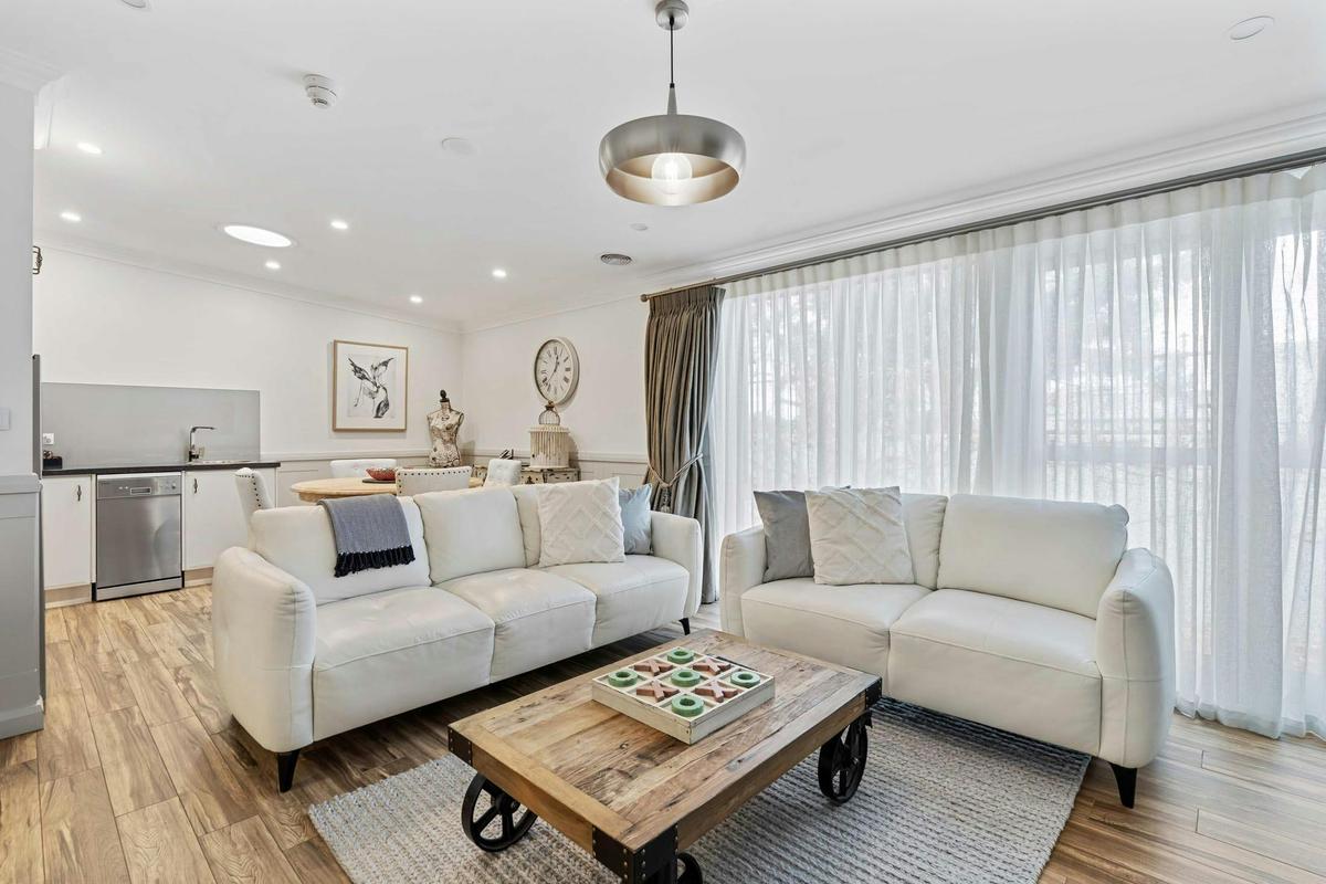 de Russie Boutique Hotel Orange - Blanche Residence - Living Room