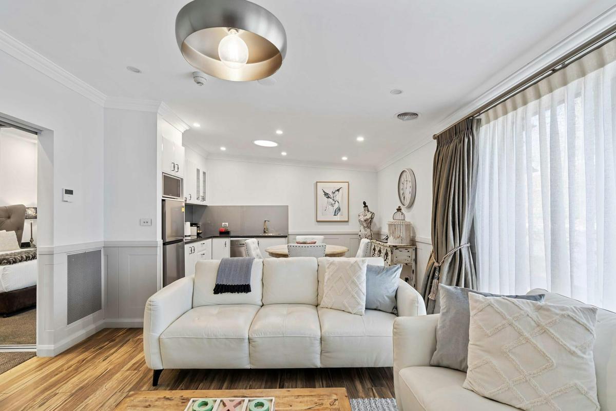 de Russie Boutique Hotel Orange - Blanche Residence - Living Room