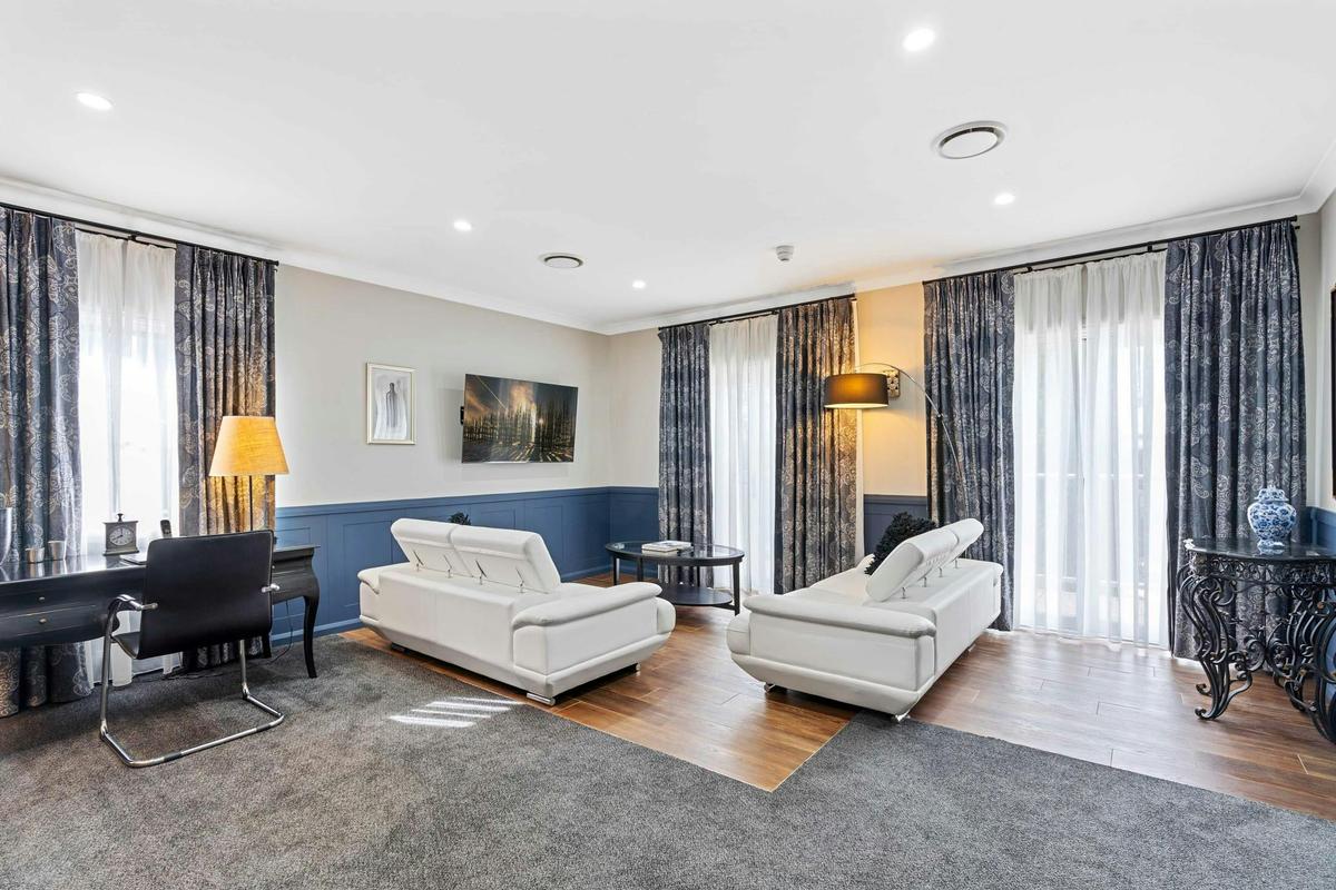 de Russie Boutique Hotel Orange - Bleue Suite - Living Room