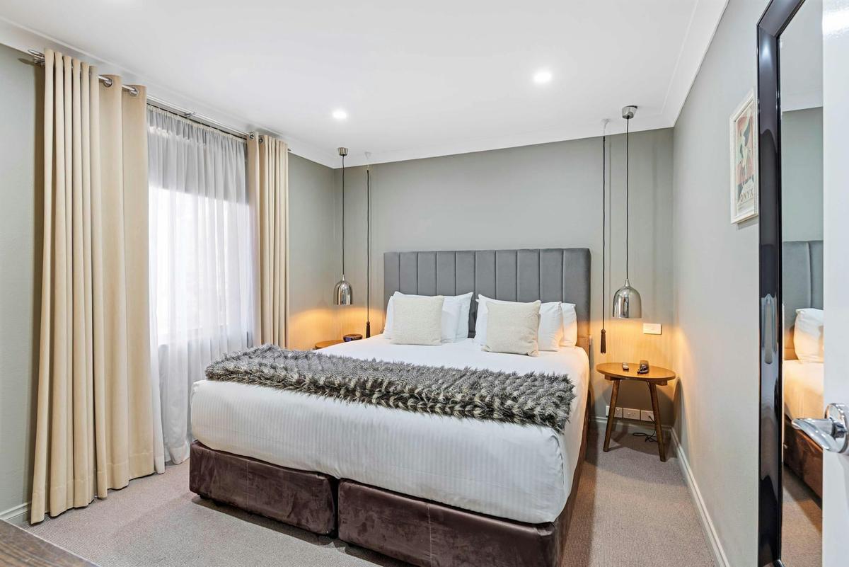 de Russie Boutique Hotel Orange - Three Bedroom Suite - Main Bedroom