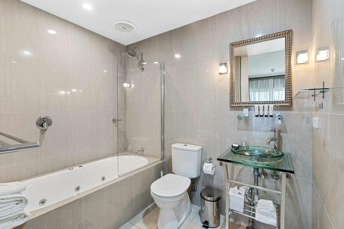 de Russie Boutique Hotel Orange - One Bedroom Suite, Balcony - Bathroom