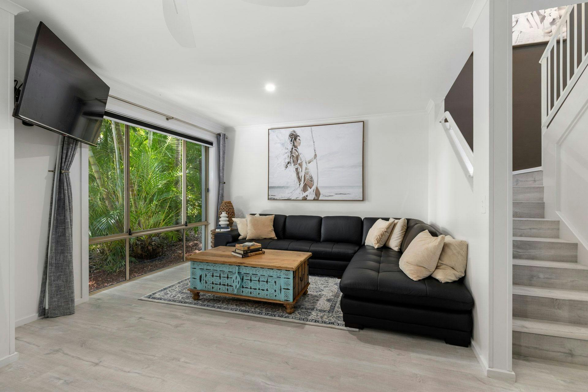 Lounge Room - with smart TV, Free Wi-Fi and Netflicks