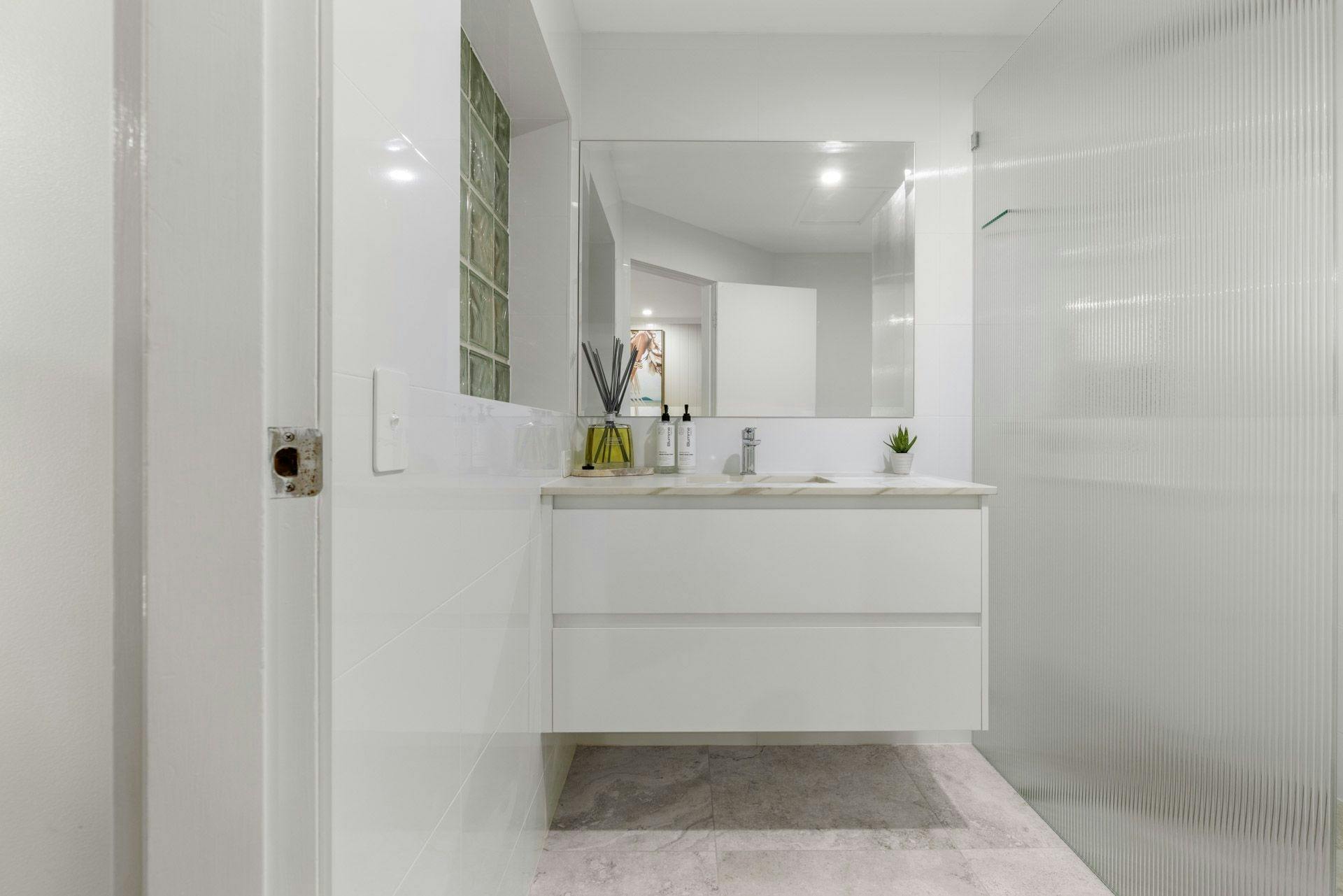 Third Bathroom - Luxury with quality products, towels and bath matt