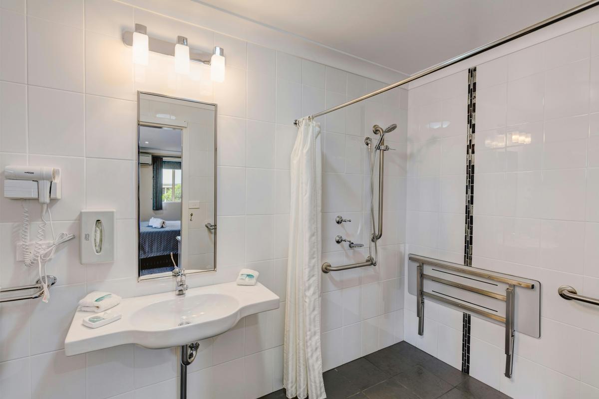 Standard Room Mobility Friendly Bathroom
