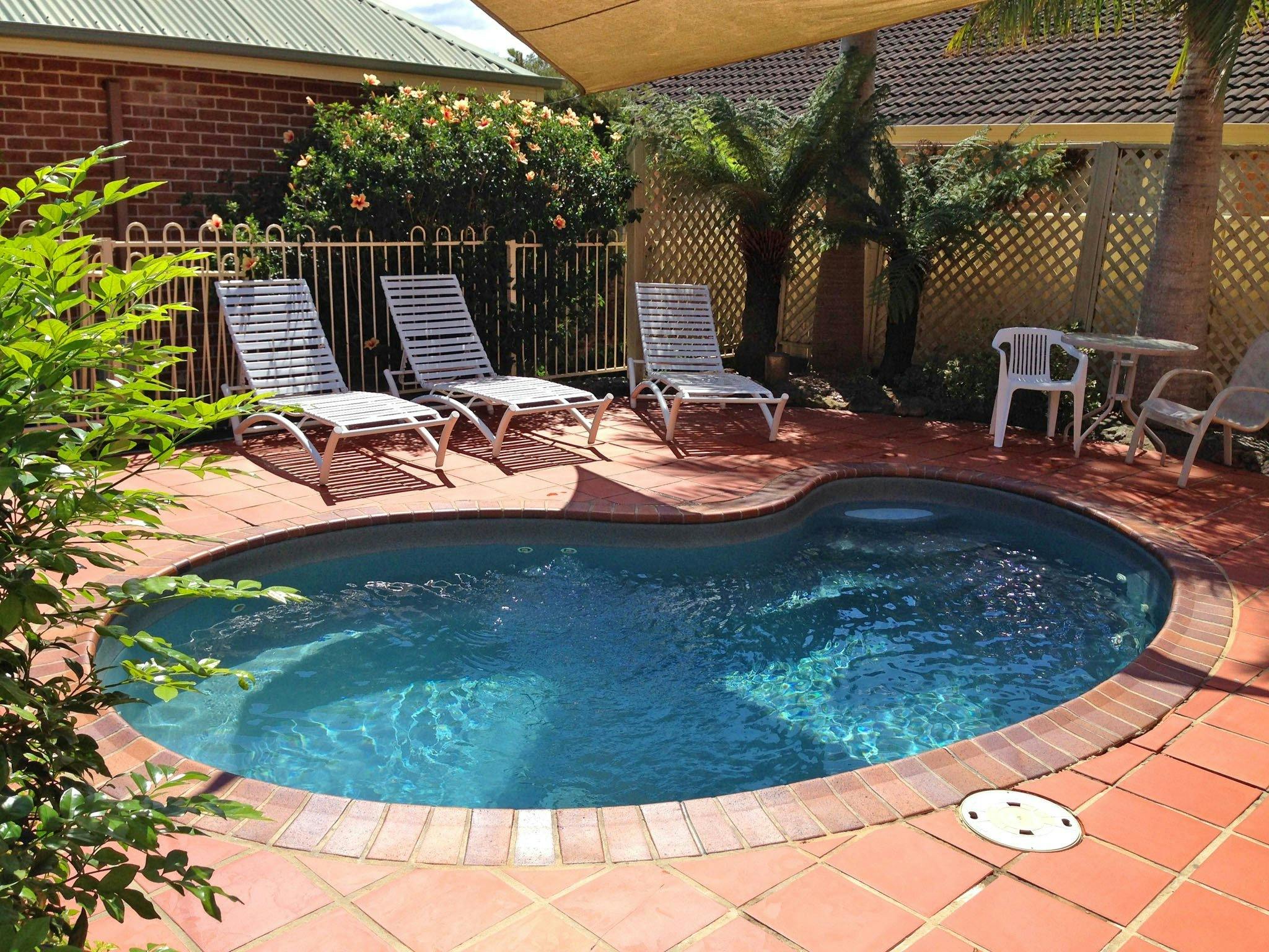 Solar Heated Plunge/Spa Pool