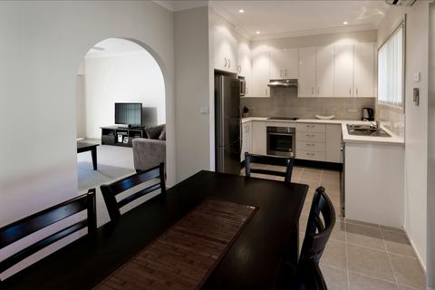 Spa Villa Dining Room & Kitchen