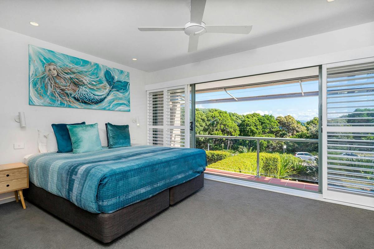 4 James Cook - Byron Bay - Master Bedroom b