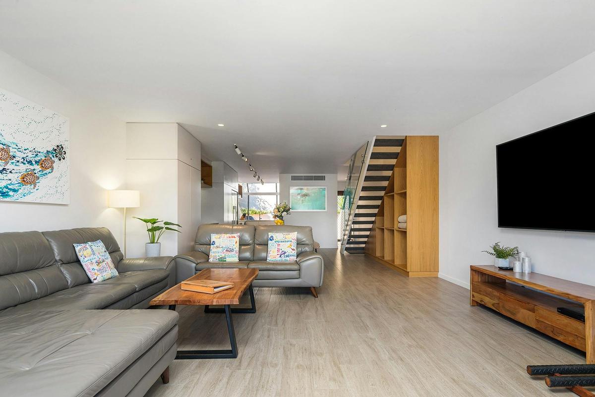4 James Cook - Byron Bay - Living Room