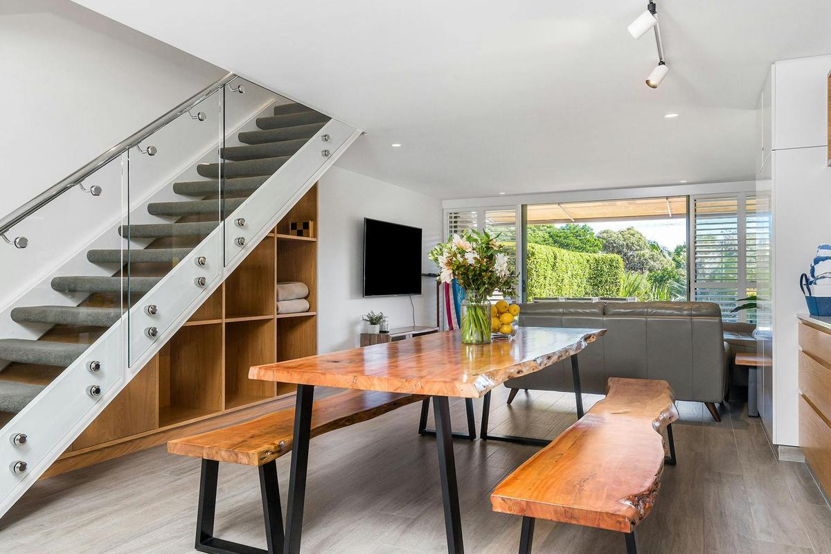 4 James Cook - Byron Bay - Dining Room flow to Living Room