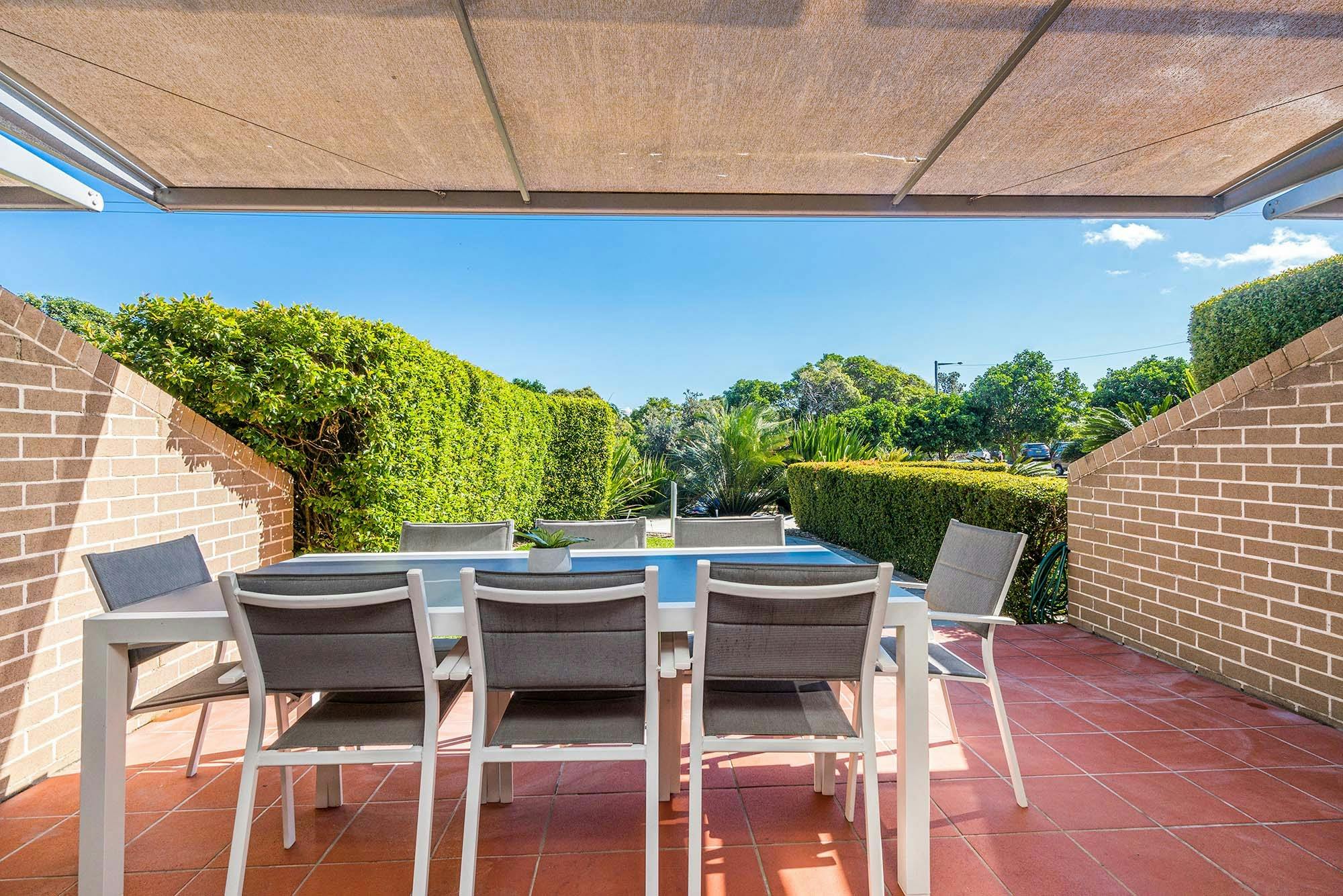 4 James Cook - Byron Bay - Outdoor Dining Area